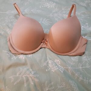 Victoria's Secret Tan Seamless Underwire Bra 32 C